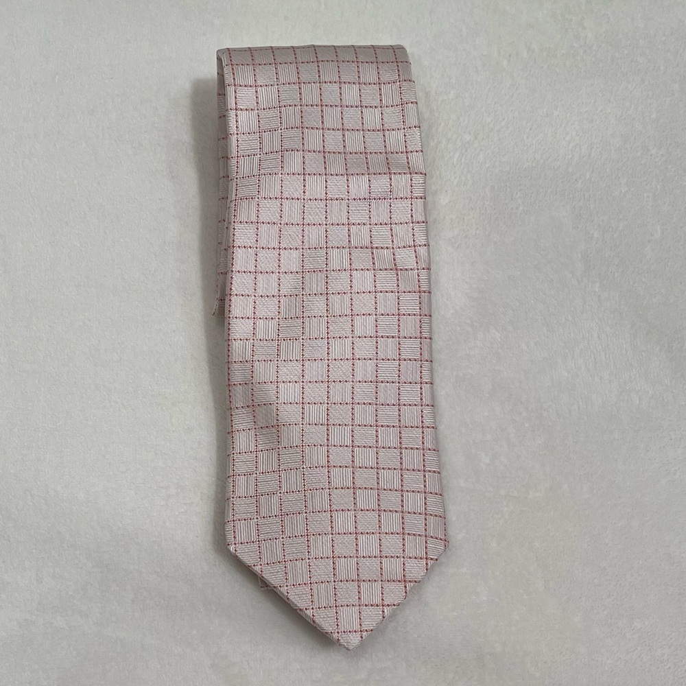 Men’s tie. NWT. Very, very light pink. Perfect condition.
